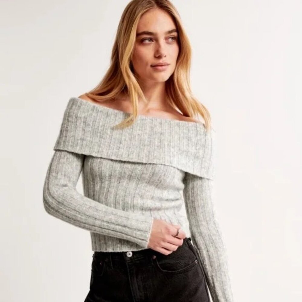 abercrombie :: Ribbed Foldover Off-The-Shoulder Sweater in Gray, Size Small
